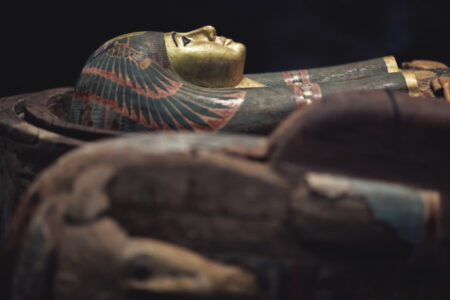Le cercueil du "plus grand roi" de l'Egypte ancienne est exposé à Paris