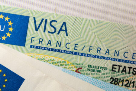 Les Britanniques font face à une longue attente pour les visas français alors que les rendez-vous se tarissent