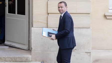 Promulgation de la loi sur les retraites : "Le pire des renoncements serait de ne plus bouger", affirme Olivier Dussopt
                              Le ministre du Travail, invité de l'émission Sens politique sur France Culture, affirme néanmoins que "le gouvernement n'ignore pas l'opposition, n'ignore pas les manifestations."
