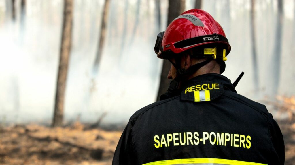 Dispositif 2023 de lutte contre les incendies : "Deux Canadair pourront être positionnés en Gironde, 48 heures avant un risque", annonce Gérald Darmanin
                              Le ministre de l'Intérieur, en déplacement sur une base aérienne en Gironde, a présenté mardi "un renforcement inédit des moyens aériens" contre les incendies.