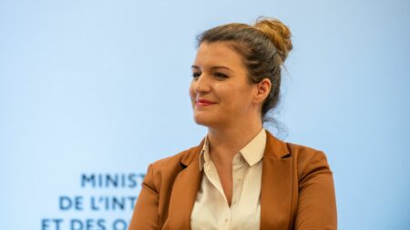 Marlène Schiappa dans Playboy : Elisabeth Borne a appelé la secrétaire d'Etat pour lui dire que "ce n'était pas approprié"
                              La présence de Marlène Schiappa en couverture du magazine Playboy n'est "pas appropriée" selon Elisabeth Borne. La Première ministre a appelé la secrétaire d'Etat pour la recadrer alors qu'une intervi...