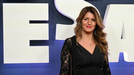 Marlène Schiappa à la une de "PlayBoy" crée le malaise au sein de la majorité : "On est chez les fous... Macron va la virer"
                              Son entourage parle d'"une communication disruptive" en mettant en avant son "audace", mais ce n'est pas du goût de tous les soutiens du chef de l'État. Sur 12 pages d'interview au magazine érotique, ...