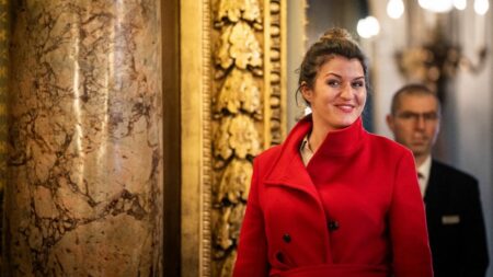 Marlène Schiappa en couverture de "Playboy" : la secrétaire d'Etat défend "le droit des femmes à disposer de leurs corps"
                              "En France, les femmes sont libres. N'en déplaise aux rétrogrades et aux hypocrites", a tweeté, samedi, la secrétaire d'Etat, réagissant à l'annonce de sa future présence en couverture du magazine éro...