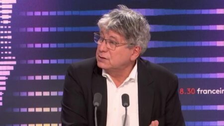 Rendez-vous à Matignon pour évoquer l'après réforme des retraites : "On ne va pas participer à ce genre d'illusion politique", réagit le député LFI Éric Coquerel
                              Les insoumis, les communistes et les écologistes refusent de participer aux consultations de la Première ministre la semaine prochaine.