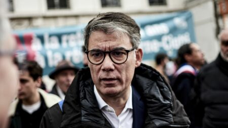 Promulgation de la réforme des retraites dans la nuit : "Cela dit quelque chose de la fébrilité" d'Emmanuel Macron, estime le socialiste Olivier Faure
                              Le Premier secrétaire du PS Olivier Faure dénonce "le mépris" et "la provocation" du chef de l'Etat, et affirme que "le combat" contre la réforme des retraites va continuer.