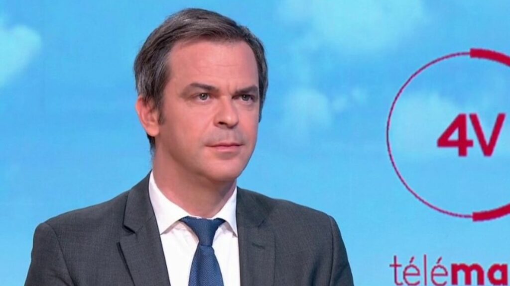 Réintégration d'Adrien Quatennens : "C'est un peu faites ce que je dis, mais pas ce que je fais", lance Olivier Véran en direction de LFI
                              Olivier Véran, porte-parole du gouvernement, était l'invité des "4 Vérités" sur France 2, mercredi 12 avril.