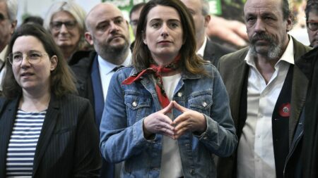 Le PS et EELV reçus mardi par Elisabeth Borne : "Il n'y aura pas de paix sans retrait" de la réforme, prévient la secrétaire nationale d'EELV
                              La secrétaire nationale d'EELV rappelle que "9 Français sur dix" sont opposés à la réforme, tout comme "la totalité des syndicats du pays".