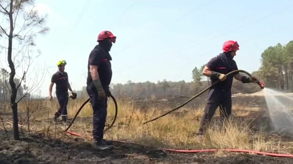 Incendies : l'exécutif annonce un plan de 180 millions d'euros pour lutter contre les feux
                              En visite à La Teste-de-Buch, en Gironde, mardi 11 avril, le ministre de l'Intérieur Gérald Darmanin a annoncé un plan de 180 millions d'euros pour lutter contre les incendies, après l'été dévastateur...