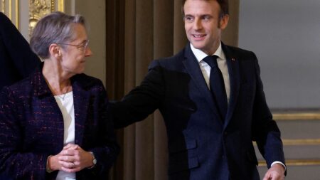 Réforme des retraites : Elisabeth Borne appelle à "l'apaisement", l'Elysée répond que "le cap a été fixé par le président"
                              Après une onzième journée de mobilisation contre la réforme des retraites, la Première ministre assure vouloir "porter un projet pour le pays" et appelle à l'"apaisement". De son côté, Emmanuel Macron...