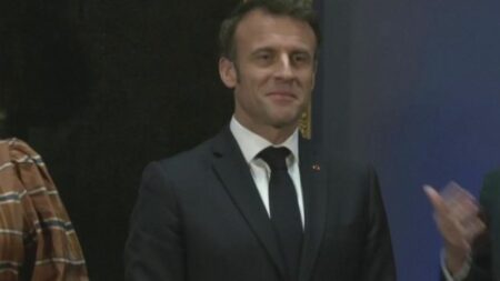 Réforme des retraites : Emmanuel Macron recevra les syndicats après la décision du Conseil constitutionnel
                              Une 12e journée de mobilisation contre la réforme des retraites a lieu jeudi 13 janvier, à la veille de la décision du Conseil constitutionnel sur le texte de loi. La journaliste Anne Bourse, en direc...