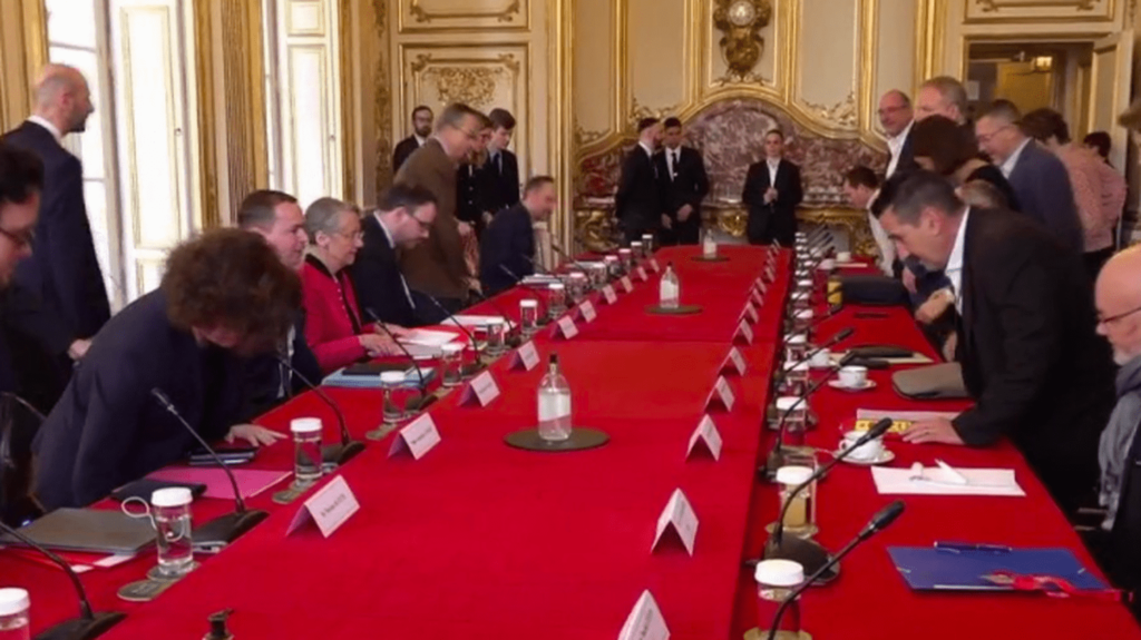 Réforme des retraites : le dialogue peut-il être renoué entre les syndicats et le gouvernement ?
                              Le dialogue rompu entre le gouvernement et les syndicats peut-il être renoué ? Eléments de réponse.