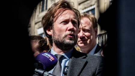 Réforme des retraites : Boris Vallaud décrit Emmanuel Macron comme "un forcené" à l'origine d'"un coup de force démocratique"
                              "L'obstination est mauvaise conseillère", a estimé dimanche le chef de file des députés socialistes lors du "Grand Jury RTL/LCI/Le Figaro", évoquant un chef de l'Etat "retranché à l'Élysée".