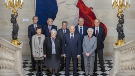 Réforme des retraites : qui sont les neuf Sages du Conseil constitutionnel qui vont se prononcer sur la loi ?
                              Le Conseil constitutionnel est l'arbitre suprême de la Constitution, des lois et des élections en France. Les neufs Sages de cette institution créée en 1958 doivent se prononcer vendredi sur la réform...