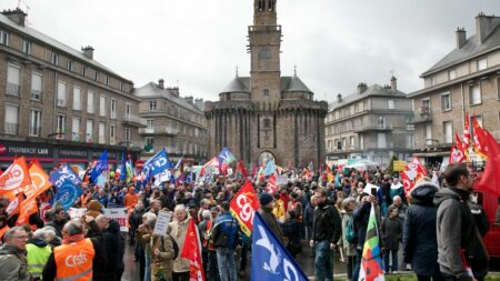 Réforme des retraites : la mobilisation à Vire, dans le Calvados, s'est déroulée "dans le calme" d'après la préfecture
                              Plus de 3000 personnes ont manifesté "dans le calme" samedi dans les rues de Vire, dans le Calvados, contre la réforme des retraites. Cette ville normande a été choisie pour ce rassemblement car il s'...