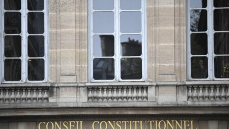 Réforme des retraites : "La confiance est rompue", "ne pas promulguer la loi"... Les réactions des syndicats après la décision du Conseil constitutionnel
                              Le Conseil constitutionnel valide vendredi 14 avril la majeure partie de la réforme des retraites. L'intersyndicale appelle Emmanuel Macron à "retrouver la sagesse "et à "ne pas promulguer cette loi.