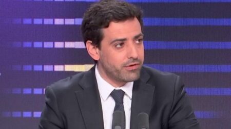 Retraites : "Il faut qu'on fasse des propositions assez concrètes et qu'on tende la main" avant la décision du Conseil constitutionnel, estime Stéphane Séjourné
                              À une semaine de la décision du Conseil constitutionnel sur la réforme des retraites, le secrétaire général de Renaissance, Stéphane Séjourné partage l'envie d'"apaisement" de la Première ministre.