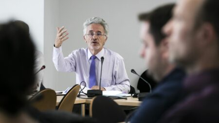 Retraites : le gouvernement rend le COR responsable de la mauvaise compréhension de la réforme
                              Dans l’attente de la décision du Conseil constitutionnel sur les retraites, l’exécutif s’interroge sur les raisons de cette crise. Parmi ces raisons : le COR est pointé du doigt.