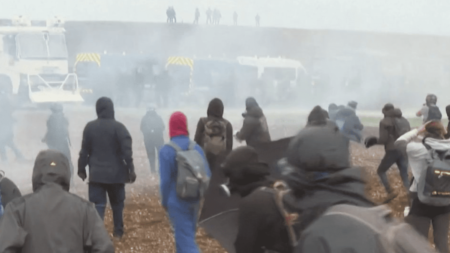 Manifestations : quelles sanctions pour les forces de l’ordre ?
                              Ces dernières semaines, plusieurs dizaines de plaintes ont été déposées contre les forces de l’ordre. Mercredi 5 avril, Gérald Darmanin était auditionné sur ce sujet à l’Assemblée puis au Sénat.