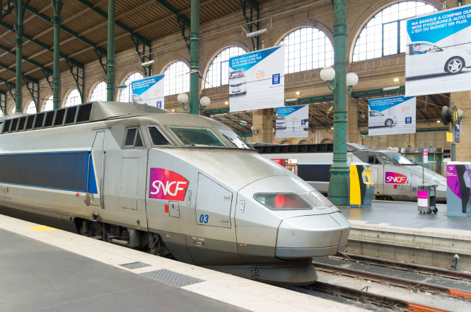 Taxer l'aviation et les routes pour financer la modernisation du rail français, déclare le patron de la SNCF