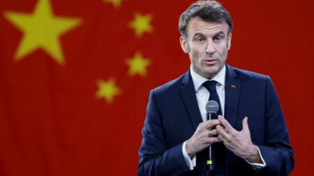 Tensions entre la Chine et Taïwan : on vous explique la polémique après les propos d'Emmanuel Macron
                              Le président français a exhorté l'Europe à ne suivre ni Washington ni Pékin sur la question taïwanaise. Une remarque qui a suscité des remous de part et d'autre de l'Atlantique.