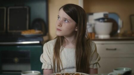 "The Quiet Girl", portrait subtil et délicat d'une fillette irlandaise
                              Nommé aux Oscars 2023, "The Quiet Girl" augure le meilleur du réalisateur Colm Bairéad, par la beauté et la délicatesse de son portrait de jeune fille.