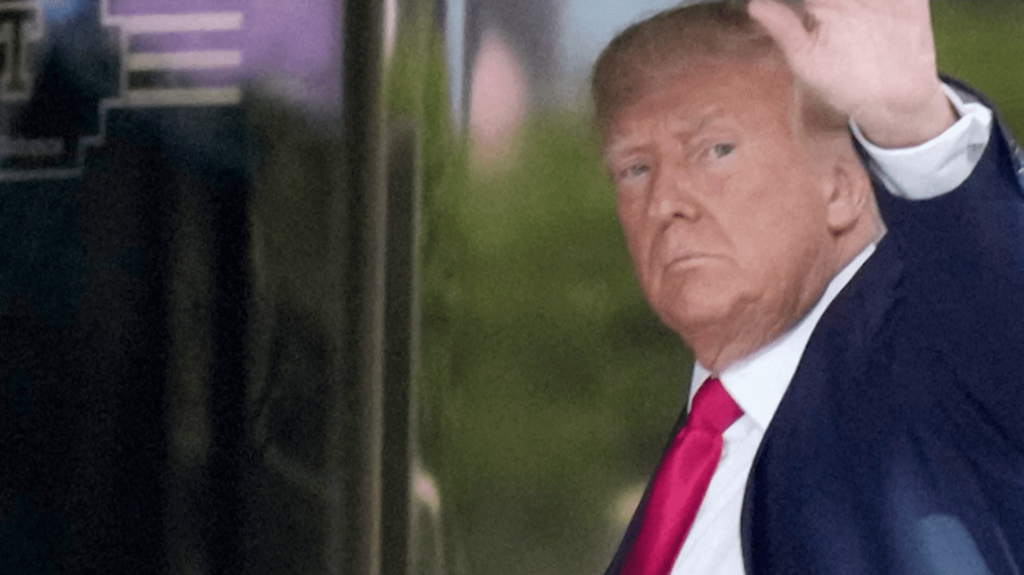 États-Unis : Donald Trump face aux juges
                              Donald Trump fait face aux juges new-yorkais, mardi 4 avril. Il est suspecté d’avoir acheté le silence d’une actrice pornographique, en 2016. Devant le tribunal de la Grosse Pomme, la tension monte en...