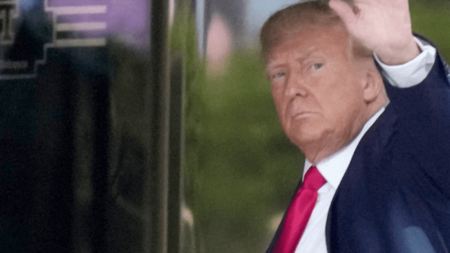États-Unis : Donald Trump face aux juges
                              Donald Trump fait face aux juges new-yorkais, mardi 4 avril. Il est suspecté d’avoir acheté le silence d’une actrice pornographique, en 2016. Devant le tribunal de la Grosse Pomme, la tension monte en...