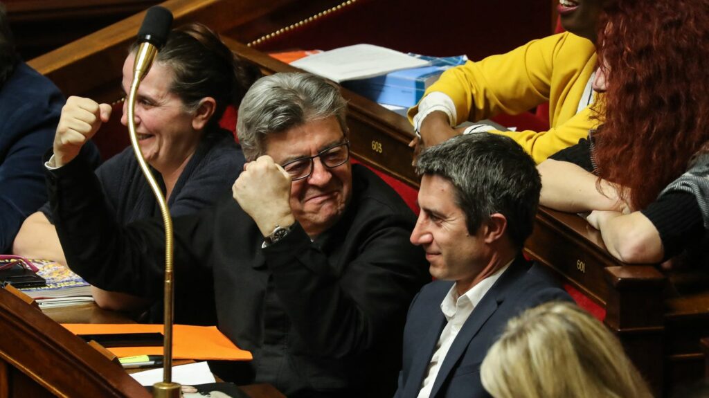 "François est prêt, en avant !" :  à gauche, le tweet de Jean-Luc Mélenchon sur François Ruffin laisse sceptique
                              Jean-Luc Mélenchon, en réaction à un sondage autour de la présidentielle 2027, s'est félicité de passer la barre des 20% avec François Ruffin. Ce qui laisse toutefois sceptiques des politiques de gauc...