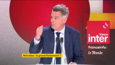 Vidéo
                    Rendez-vous à Matignon : "Élisabeth Borne m'a dit qu'il n'y avait rien à discuter" sur la réforme des retraites, assure Fabien Roussel
                              Le secrétaire national du Parti communiste français a expliqué dimanche pourquoi son parti ne se rendait pas à Matignon pour discuter de l'après-réforme des retraites.