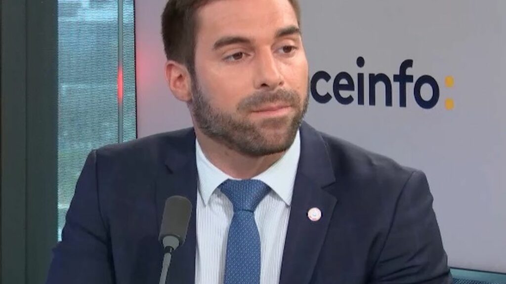 Vidéo
                    Réintégration d'Adrien Quatennens : "C'est de l'hypocrisie à tous les étages chez la Nupes et LFI", selon Julien Odoul, porte-parole du RN
                              Le député Adrien Quatennens, suspendu quatre mois après sa condamnation pour violences contre son ex-compagne, a été réintégré mardi dans le groupe La France insoumise à l'Assemblée nationale.