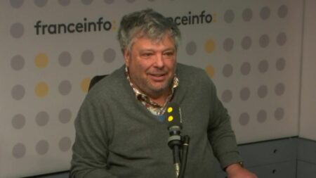 Vidéo
                    Marlène Schiappa dans "Playboy" : "BFMTV n’a pas publié les bonnes photos", dénonce le directeur du magazine
                              Le trimestriel de charme publie jeudi 6 avril un numéro avec la Secrétaire d’Etat en couverture. Jean-Christophe Florentin annonce avoir saisi l'Arcom au sujet de BFMTV qui a selon lui "volé" des clic...