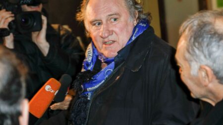 Violences sexuelles : Gérard Depardieu visé par de nouvelles accusations pour des faits commis sur des tournages
                              Dans un article publié par "Mediapart", 13 femmes disent avoir subi des gestes ou propos déplacés de l'acteur, déjà mis en examen pour "viols". Le comédien "dément formellement" ces accusations, selon...