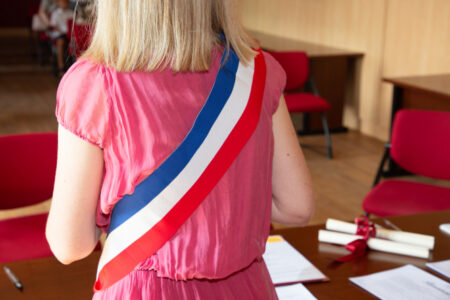 Des centaines de maires français démissionnent en raison de "Covid et d'une charge de travail accrue"
