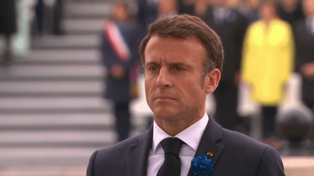 8-Mai : des commémorations sous haute surveillance
                  Ce lundi, à Paris, les commémorations du 8-Mai se sont déroulées sous haute surveillance, afin d’éviter tout esclandre. Conformément à la tradition, Emmanuel Macron a remonté l’avenue des Champs-Elysées et ravivé la flamme du soldat inconnu. En région, des hommages ont également été rendus aux héros de la Résistance.