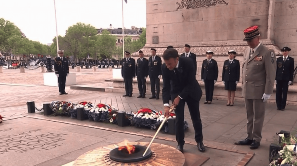 8-Mai : un jour de mémoire sous haute surveillance
                  Lundi 8 mai, les spectateurs étaient peu nombreux sur les Champs-Elysées pour assister aux commémorations de l’armistice de la Seconde Guerre mondiale. Le dispositif policier était en effet important. En région, des hommages ont également été rendus aux héros de la Résistance.