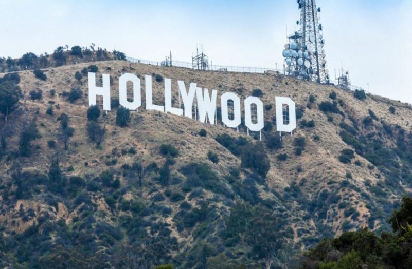 Une  grève des scénaristes menace Hollywood faute d'accord avec les grands studios
                  Les principaux studios et plateformes, dont Disney et Netflix, sont en pourparlers avec le puissant syndicat des scénaristes, Writers Guild of America (WGA)