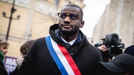 On vous résume l'affaire Carlos Martens Bilongo, le député LFI soupçonné de blanchiment de fraude fiscale et abus de biens sociaux
                  En une semaine, l'élu de La France insoumise a publié deux communiqués pour contester une partie des éléments qui lui sont reprochés, tout en reconnaissant certains faits.