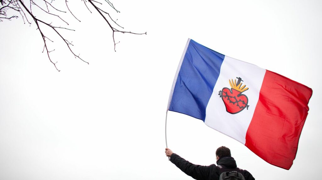 Annulation d'un concert dans une église bretonne : "C'est à la fois triste et consternant", réagit le maire de Carnac Olivier Lepick
                  Des militants du mouvement catholique d'extrême droite Civitas ont empêché samedi dernier, la tenue d'un concert dans une église de Carnac (Morbihan), estimant qu'il était "profanatoire".