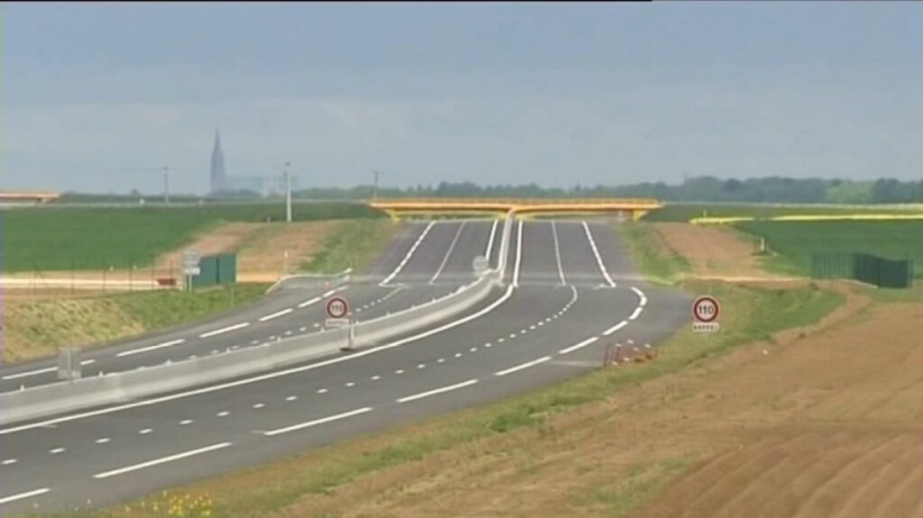 Autoroutes : des projets qui ne sont plus dans l'ère du temps?
                  Alors que les projets d'autoroutes sont toujours présents en France comme celui de l'A69 entre Toulouse et Castres, des questions se posent. Sont ils compatibles avec le changement climatique qui nous touche ?