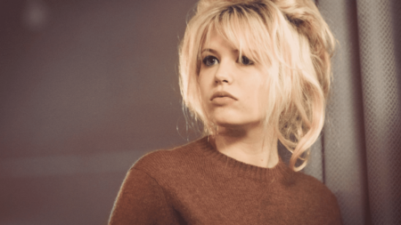 Télévision : la cultissime Brigitte Bardot racontée dans une série
                  Icône du cinéma et du glamour à la française, Brigitte Bardot est dépeinte dans une mini-série signée Danièle et Christopher Thompson. Retour sur la vie de celle qui fut bien plus qu’une actrice.