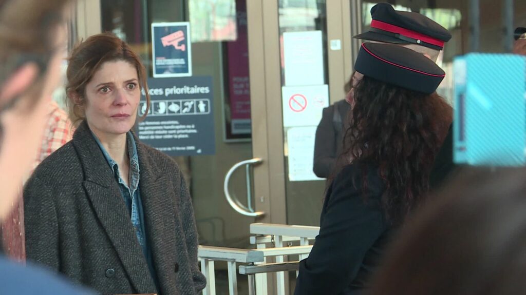 Chiara Mastroianni tourne à Strasbourg "Langue étrangère", le nouveau film de Claire Burger
                  Claire Burger a posé ses caméras pour tourner certaines scènes de son prochain film "Langue étrangère" dans la gare de Strasbourg, au milieu des usagers. L'équipe reste jusqu'à la mi-mai dans la capitale alsacienne.