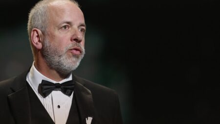350 millions d'euros pour le cinéma français : "Une somme qui est parfaitement calculée par rapport aux besoins de l'industrie", réagit le producteur Marc du Pontavice
                  La ministre de la Culture a dévoilé vendredi au festival de Cannes un plan d'investissement pour le cinéma français. Il a notamment pour ambition de développer les infrastructures pour les tournages. Cela génèrera d'importantes retombées économiques, selon Rima Abdul Malak.