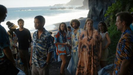 Un casting cinq étoiles pour la comédie "Hawaii" ou comment vivre ses dernières heures sur une île
              La comédie française "Hawaii" sort ce mercredi 10 mai sur les écrans. Elle raconte l’histoire d’un groupe d’amis interprétés par Manu Payet, Bérénice Béjo, Nicolas Duvauchelle et Élodie Bouchez, qui pensent vivre leurs derniers moments sur une île.