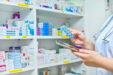 Comment envoyer une ordonnance à une pharmacie française en ligne