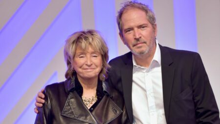 Danièle Thompson, réalisatrice de la série "Bardot" : "Elle a créé l'image d'une femme qui ne se laisse pas faire"
                  Tous les jours, une personnalité s'invite dans le monde d'Élodie Suigo. Aujourd’hui, la réalisatrice Danièle Thompson. Elle coréalise avec son fils Christopher la mini-série "Bardot", diffusée sur France 2.