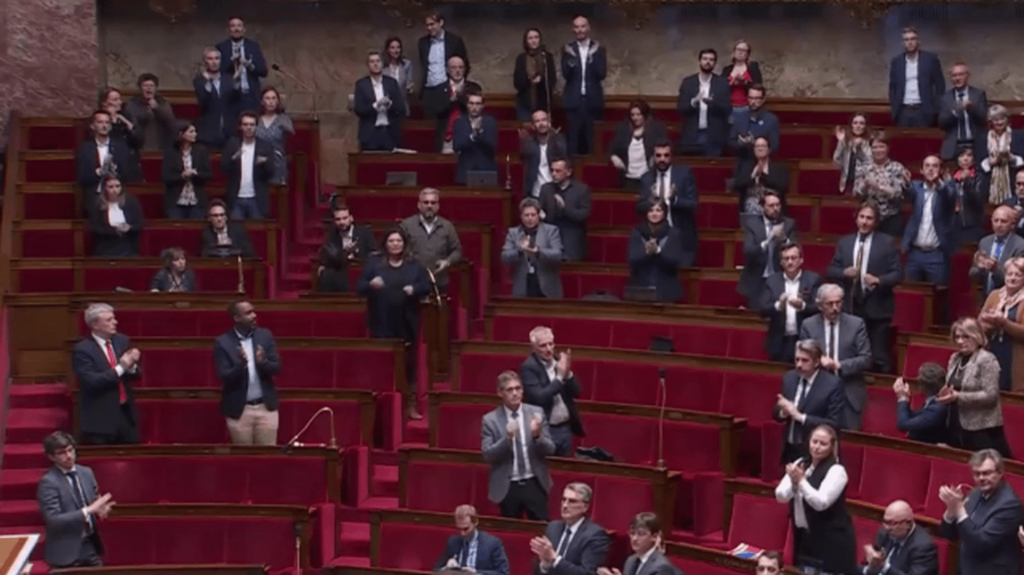 Démission du maire de Saint-Brevin : de nombreuses réactions politiques
                  Après la démission du maire de Saint-Brevin-les-Pins, en Loire-Atlantique, la classe politique a largement réagi pour condamner les violences et menaces dont il a été l'objet. L'intéressé, lui, regrette de ne pas avoir été davantage soutenu avant de devoir démissionner.