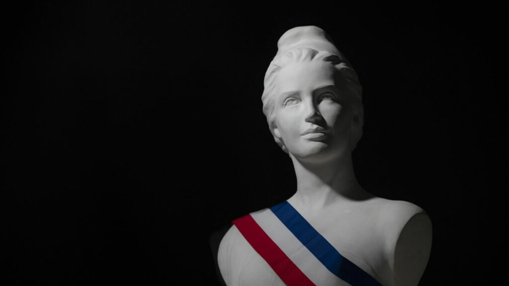 Démission du maire de Saint-Brevin : les décomptes des agressions d'élus manquent de précision
                  Le gouvernement va lancer son "Centre d'analyse et de lutte contre les violences faites aux élus" mercredi 17 mai. Actuellement, les chiffres des agressions d'élus recensés par le ministère de l'Intérieur sont différents de ceux de l'association des maires de France.