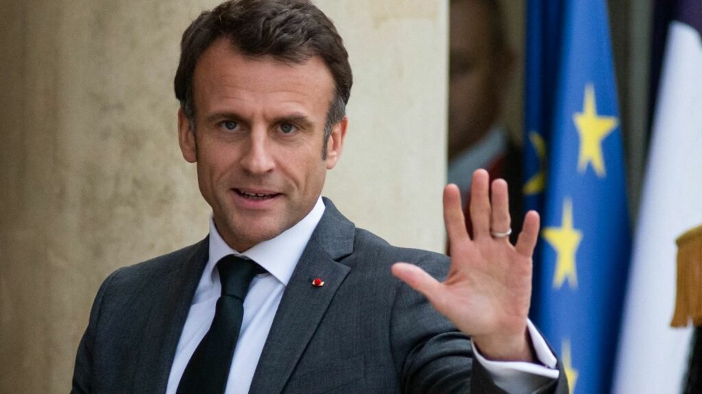 Démission du maire de Saint-Brevin : critiqué pour son "manque de soutien", l'exécutif veut rassurer les élus
                  L'Association des maires de France a réclamé, mercredi, des réponses "à la hauteur des enjeux", alors que le maire de cette commune de Loire-Atlantique a annoncé sa démission après que son domicile a été visé par un incendie. L'exécutif se défend.