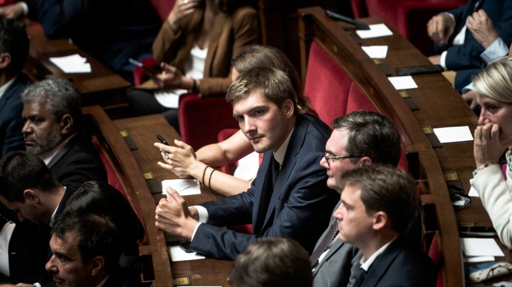 Education nationale : "Il y a 300 postes vacants de médecins scolaires dans le pays", pointe un député Renaissance dans un rapport
                  "On ne trouve plus de médecin scolaire", déplore Robin Reda auteur d'une rapport parlementaire sur la médecine scolaire. Une situation due principalement à un problème d'attractivité.