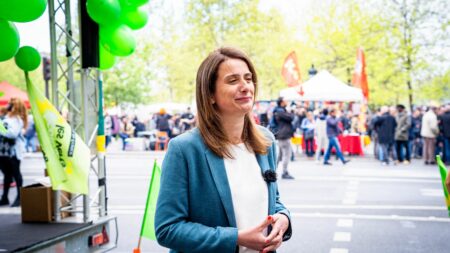 Elections européennes : sondage contre sondage, la Nupes se divise sur l'intérêt d'une liste commune
                  L'écologiste Marine Tondelier juge que plusieurs listes de gauche indépendantes enverront davantage d'eurodéputés au Parlement. La France insoumise défend de son côté l'unité pour espérer battre le Rassemblement national.
